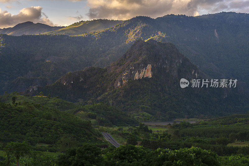 泰国Phayao省Phu Langka山森林公园的晨景